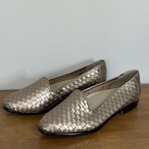 Trotters Liz Woven Leather Slip On Loafers Women 8WW Gold Academia Shoe Bottega